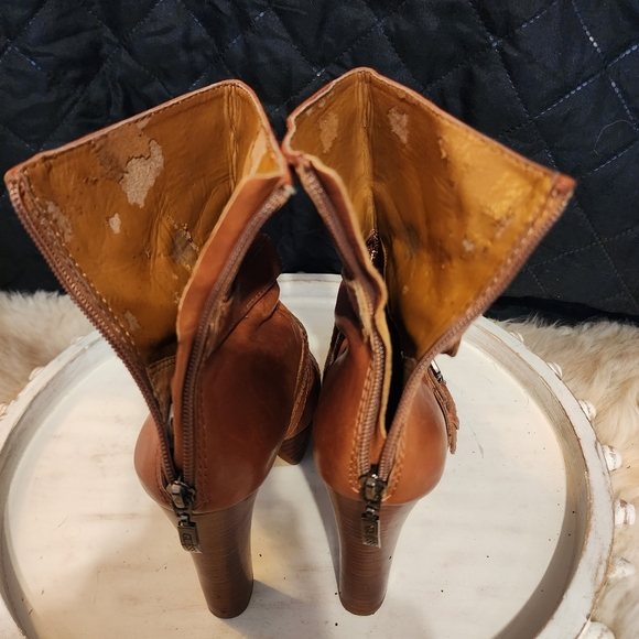 GUESS ~ Platform Ankle Boots w/Buckles - Picture 9 of 10